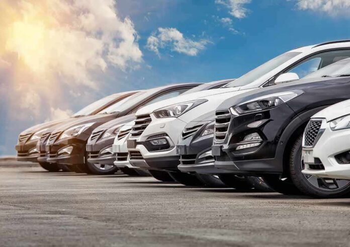 636632101 featured image Line of parked cars in a lot.