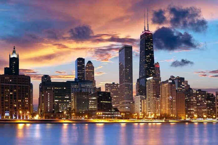 shutterstock_84639565 Chicago skyline at sunset with colorful clouds