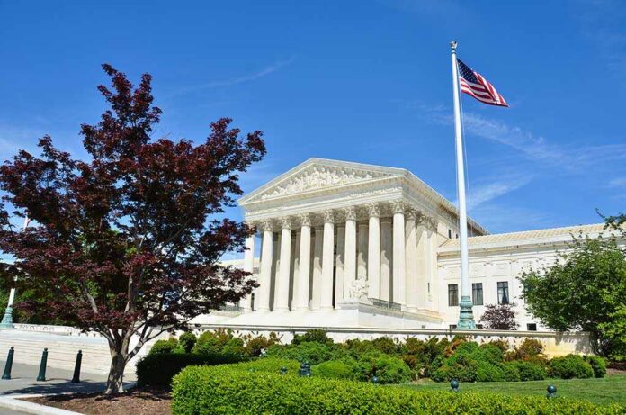 Supreme,Court,In,Washington,Dc Supreme Court building with American flag and surrounding greenery