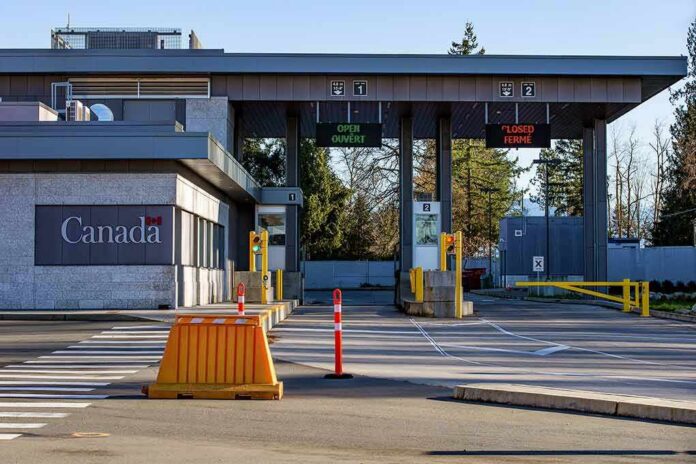 shutterstock_1615370530 Canada border crossing booths with open and closed lane signs