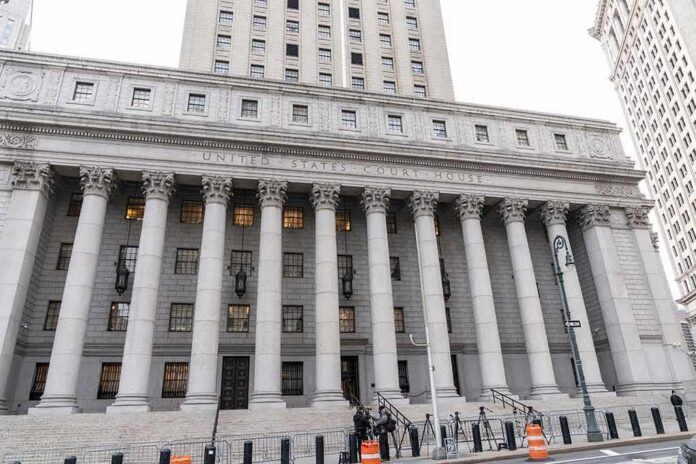 shutterstock_2094508633 United States courthouse with grand neoclassical columns