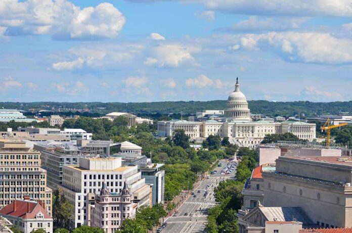 shutterstock_113738845 United States Capitol building with city street and skyline